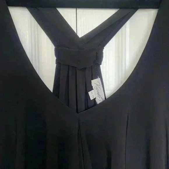 Kismet Sleeveless Stretchy Tank - Picture 4 of 11